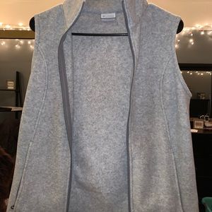 BARELY WORN COLUMBIA VEST